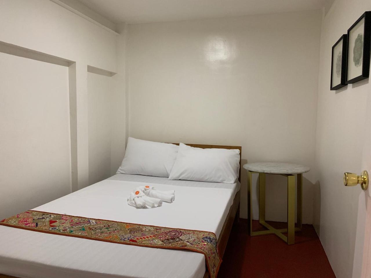 Courtyard Hotel Pasay Exterior photo