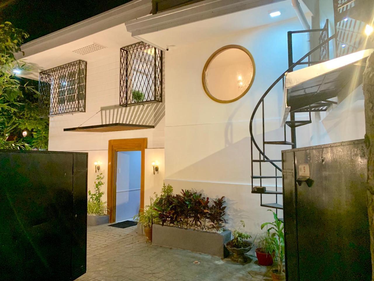 Courtyard Hotel Pasay Exterior photo