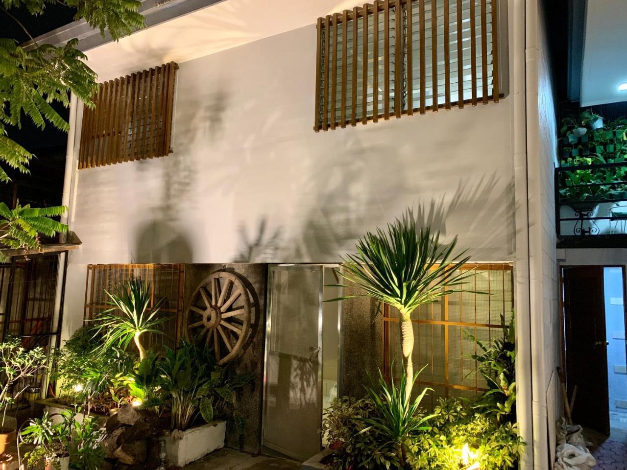 Courtyard Hotel Pasay Exterior photo